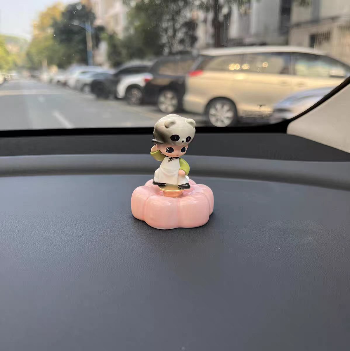 Cute Cloud Base Character Figurine — Car Dashboard & Desk Decor Collection