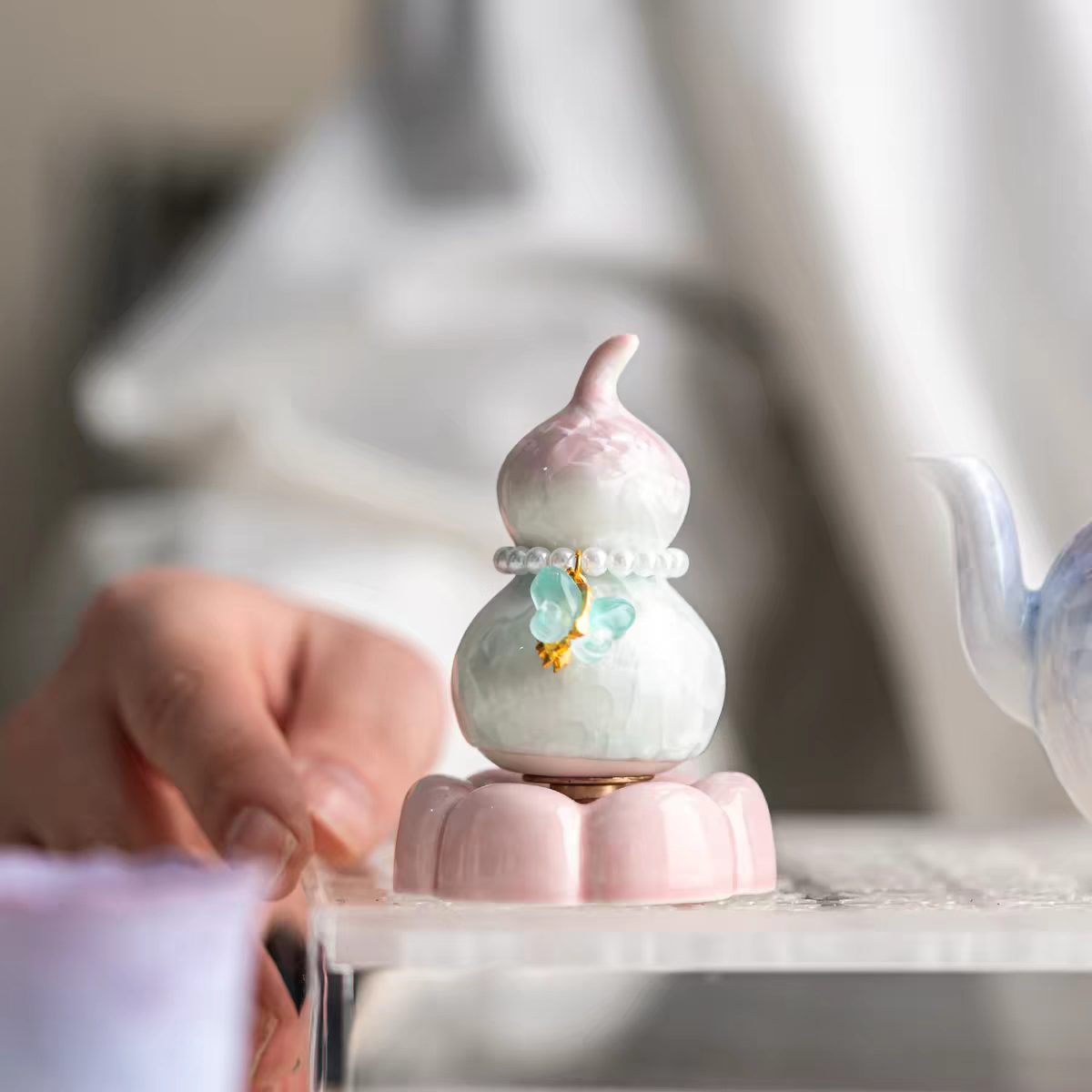 Jingdezhen Lucky Gourd Spinning Figurine — Pearl Necklace Jade Butterfly Lotus Base Desk Decor