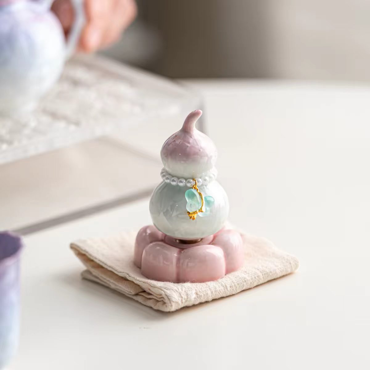 Jingdezhen Lucky Gourd Spinning Figurine — Pearl Necklace Jade Butterfly Lotus Base Desk Decor