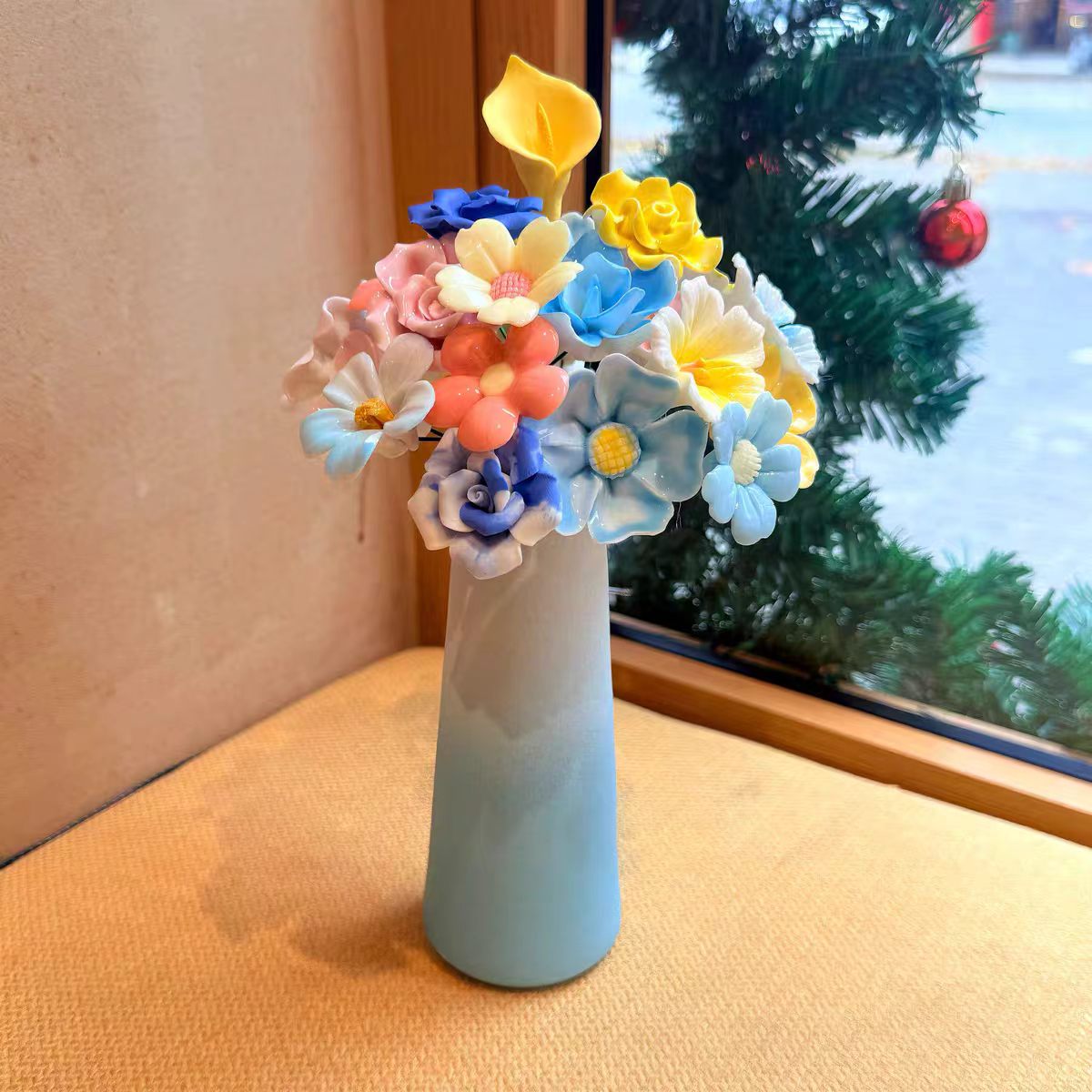 Jingdezhen Ceramic Mixed Flower Bouquet — Gradient Bottle Vase Window Series