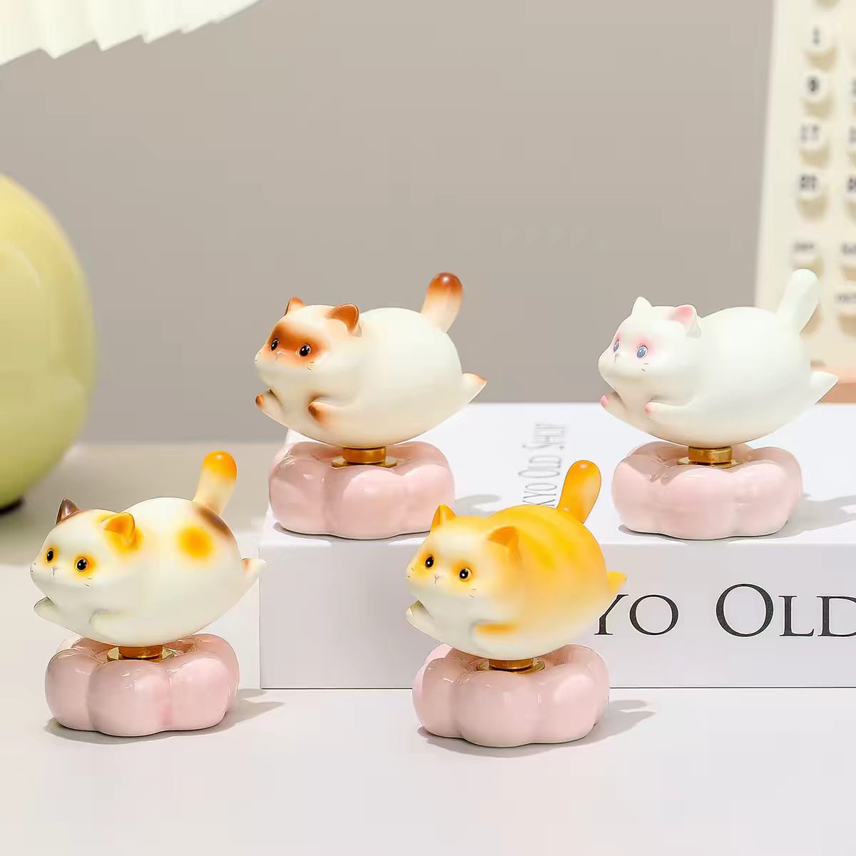 Chubby Cat Bobblehead Figurine — Pink Pumpkin Base Desk & Car Decor Collection