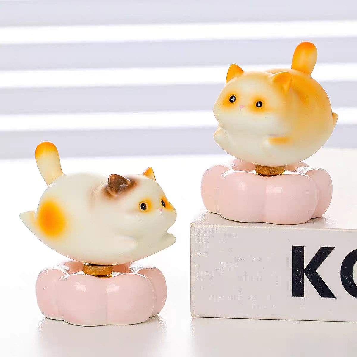 Chubby Cat Bobblehead Figurine — Pink Pumpkin Base Desk & Car Decor Collection