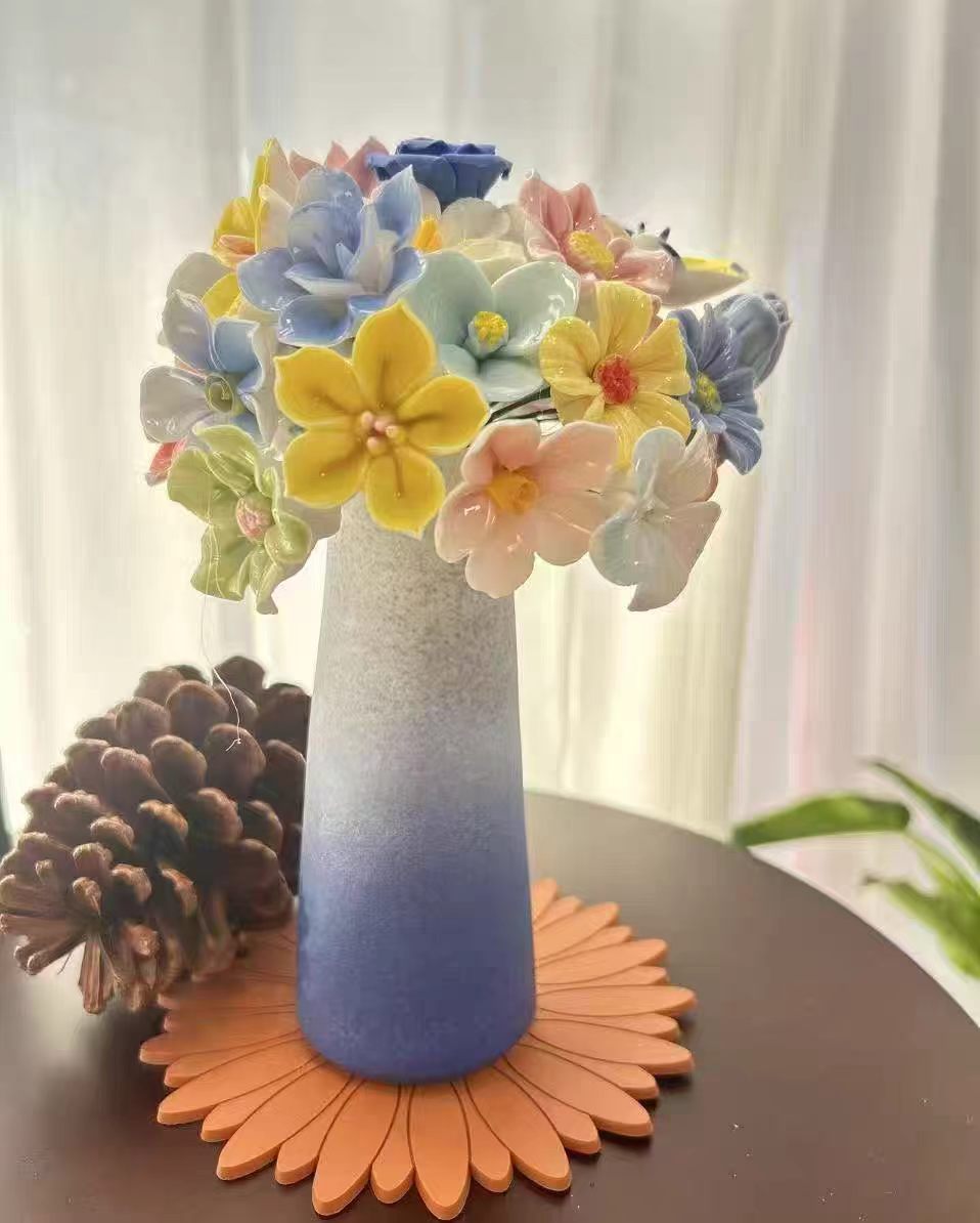 Jingdezhen Ceramic Mixed Flower Bouquet — Gradient Cone Vase & Petal-Relief Cylinder Vase Collection