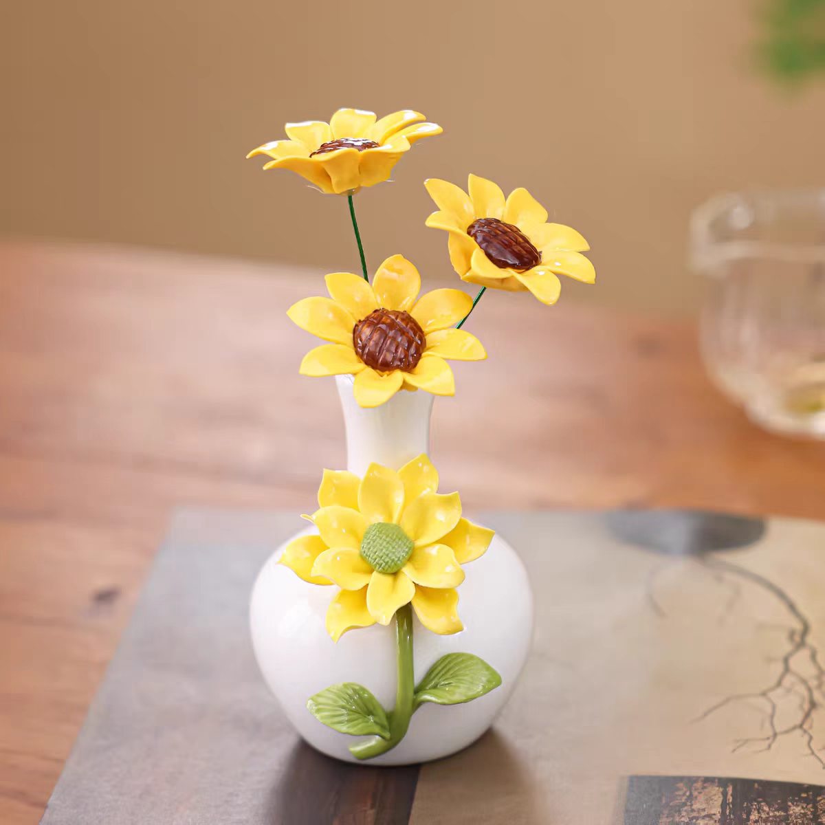 Jingdezhen White Porcelain 3D Sunflower Relief Vase with Sunflower Arrangement — 7.5×5.2×16.3 cm
