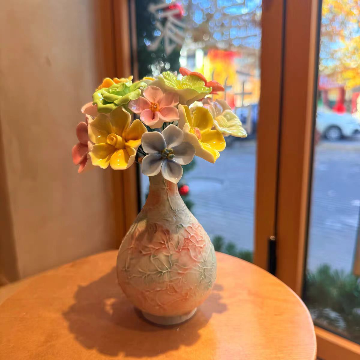 Jingdezhen Ceramic Café Window Bouquet — Petal-Relief & Mosaic Glaze Vase Collection