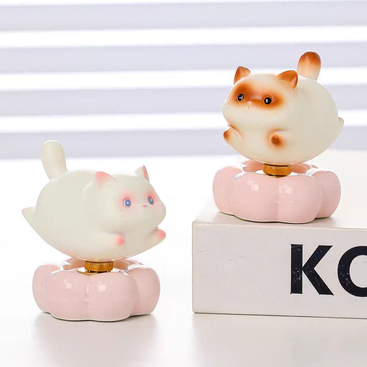 Chubby Cat Bobblehead Figurine — Pink Pumpkin Base Desk & Car Decor Collection
