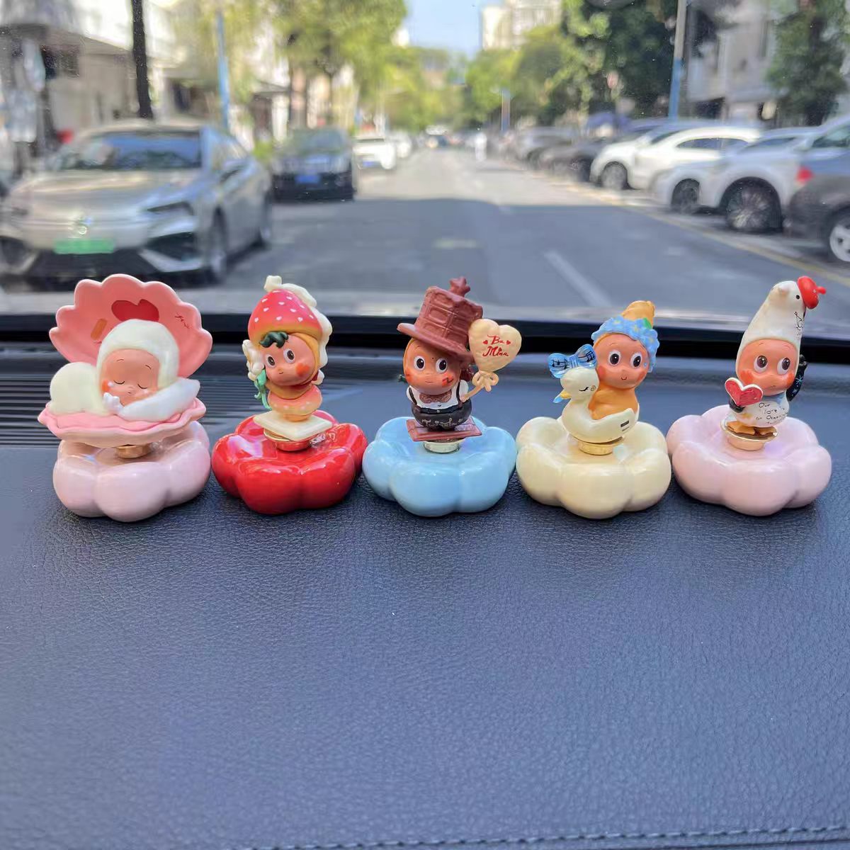 Kawaii Big-Eye Baby Figurine on Rotating Pumpkin Cloud Base — Car Dashboard Blind Box Series, 9+ Styles