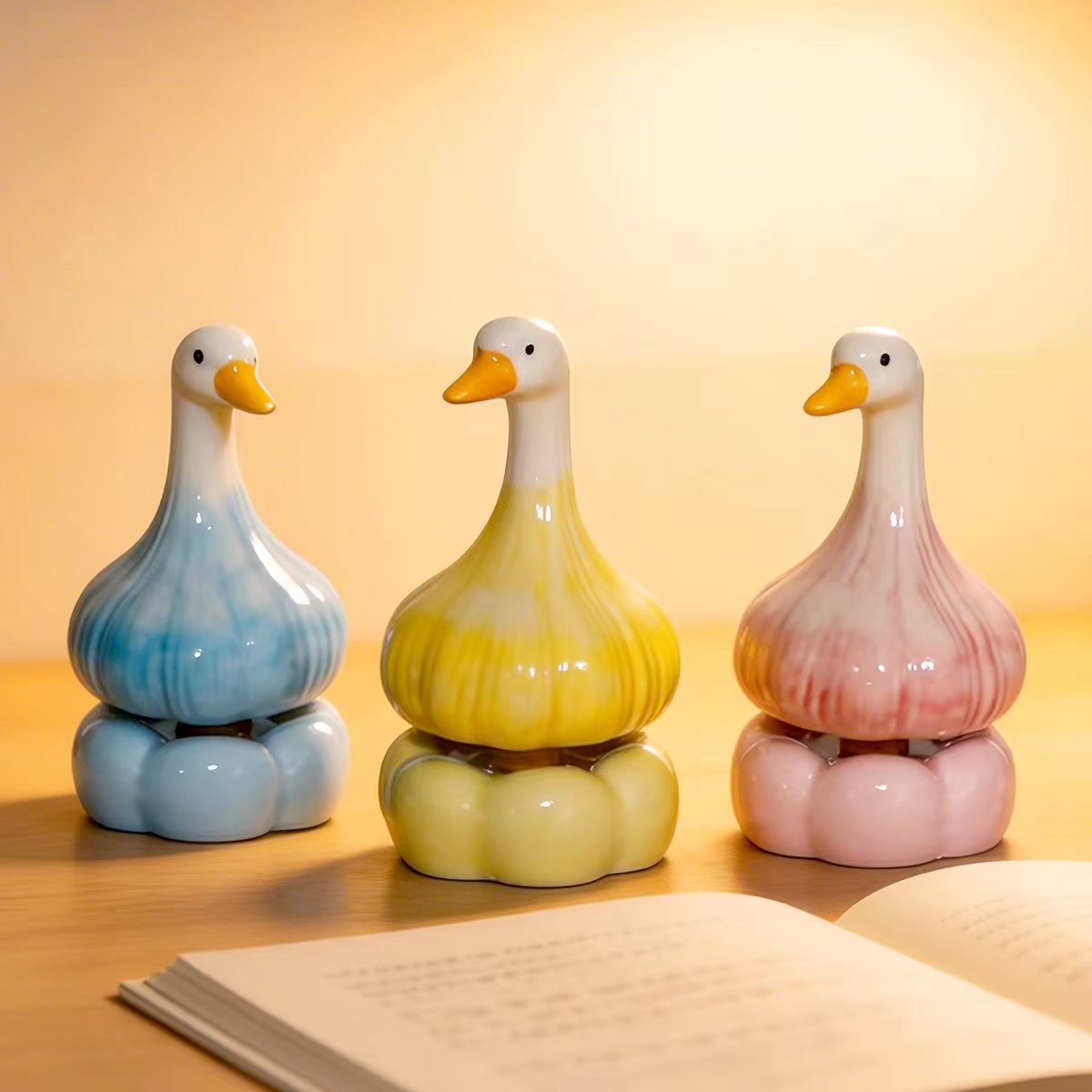Ceramic Garlic Duck Spinning Figurine — Pastel Gradient Glaze Pumpkin Base Desk Decor