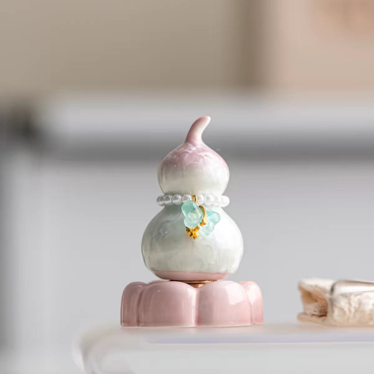 Jingdezhen Lucky Gourd Spinning Figurine — Pearl Necklace Jade Butterfly Lotus Base Desk Decor