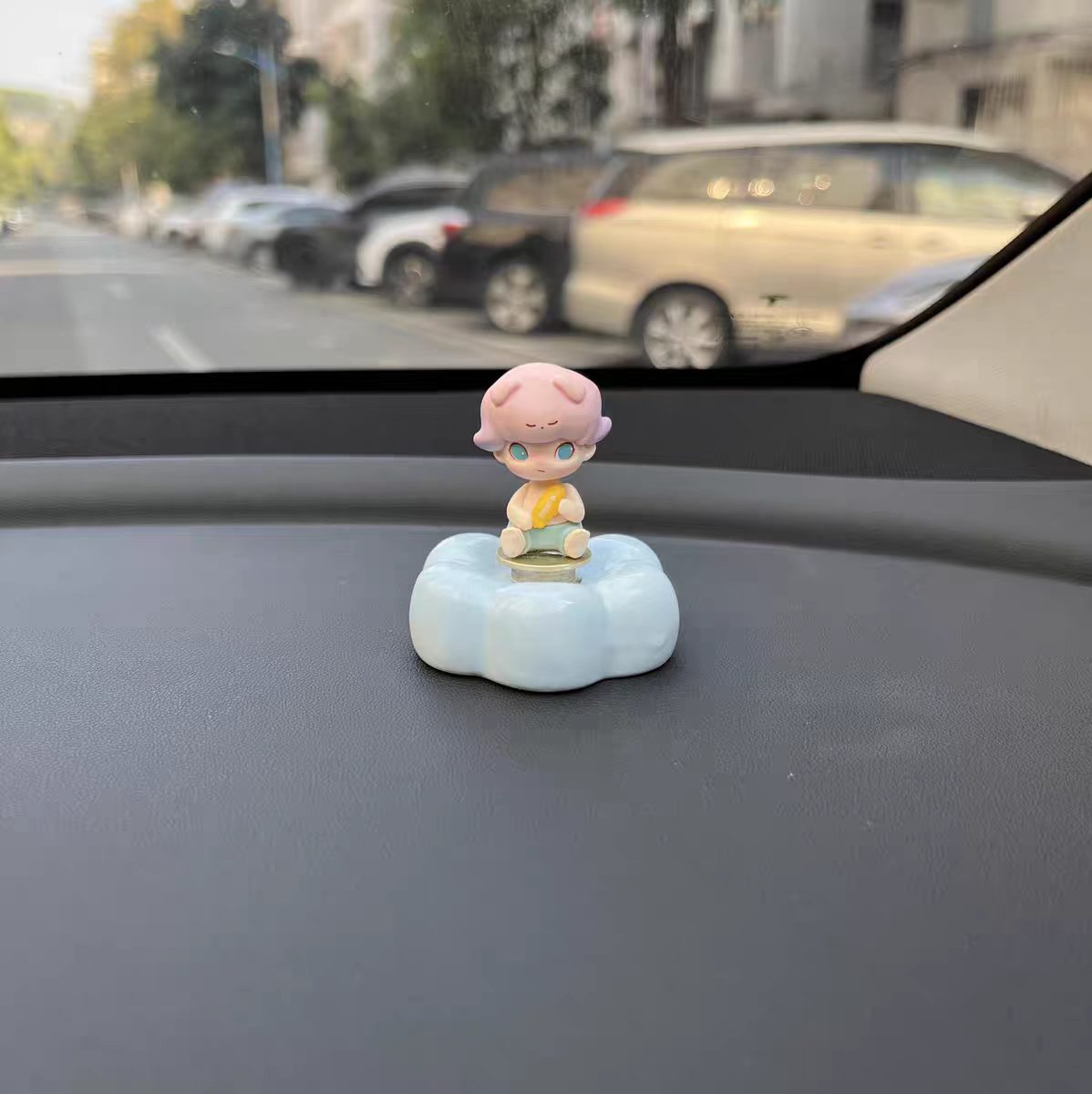 Cute Cloud Base Character Figurine — Car Dashboard & Desk Decor Collection