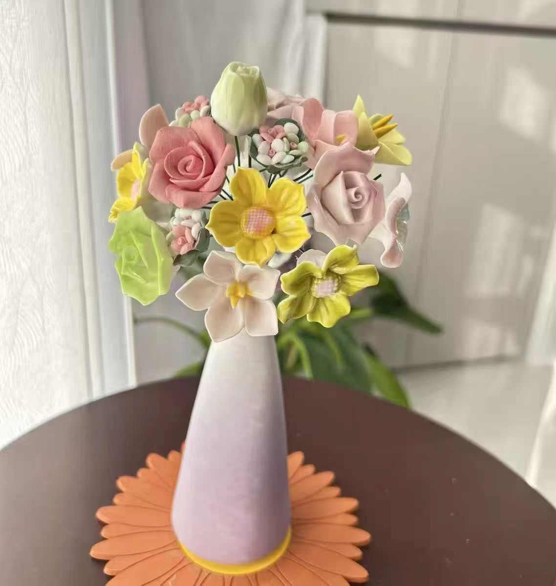 Jingdezhen Ceramic Mixed Flower Bouquet — Gradient Cone Vase & Petal-Relief Cylinder Vase Collection