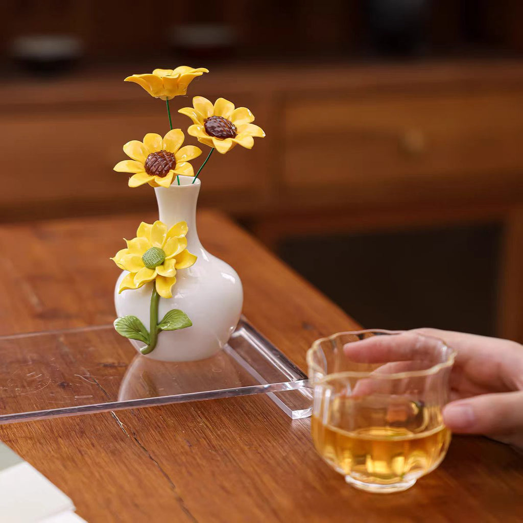 Jingdezhen White Porcelain 3D Sunflower Relief Vase with Sunflower Arrangement — 7.5×5.2×16.3 cm
