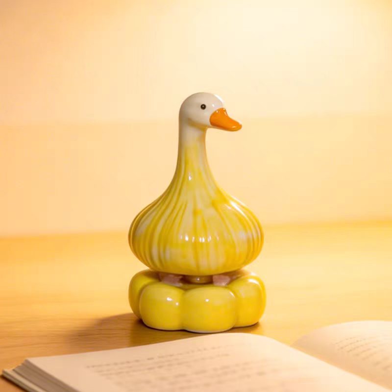 Ceramic Garlic Duck Spinning Figurine — Pastel Gradient Glaze Pumpkin Base Desk Decor