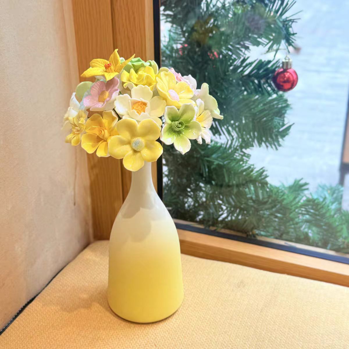 Jingdezhen Ceramic Mixed Flower Bouquet — Gradient Bottle Vase Window Series