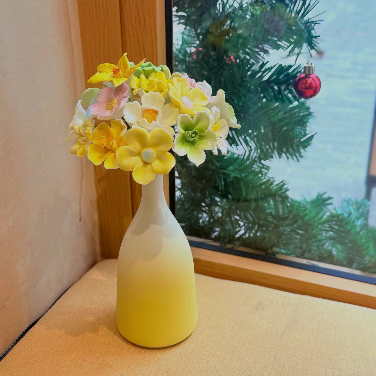 Jingdezhen Ceramic Mixed Flower Bouquet — Gradient Bottle Vase Window Series