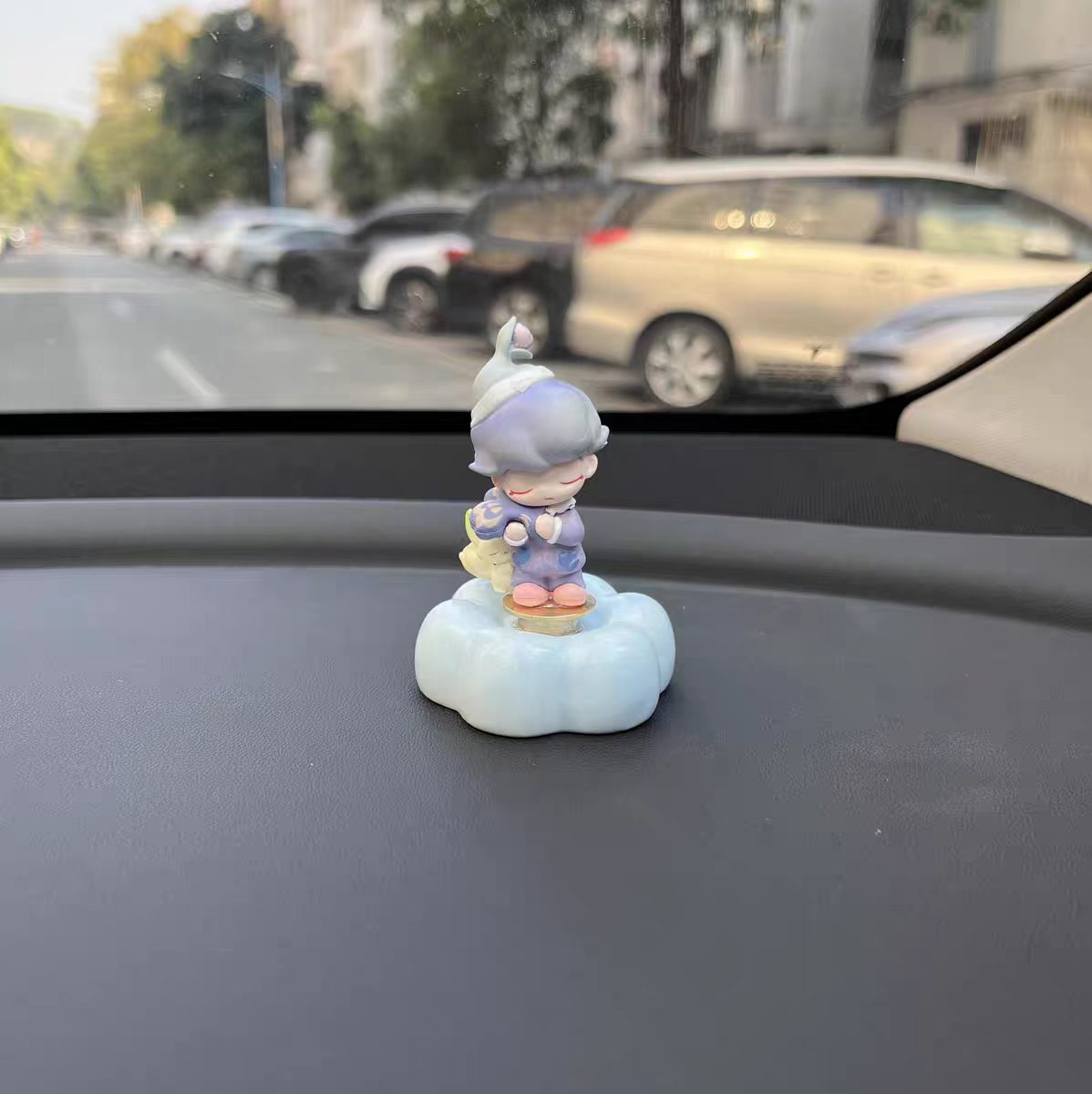 Cute Cloud Base Character Figurine — Car Dashboard & Desk Decor Collection