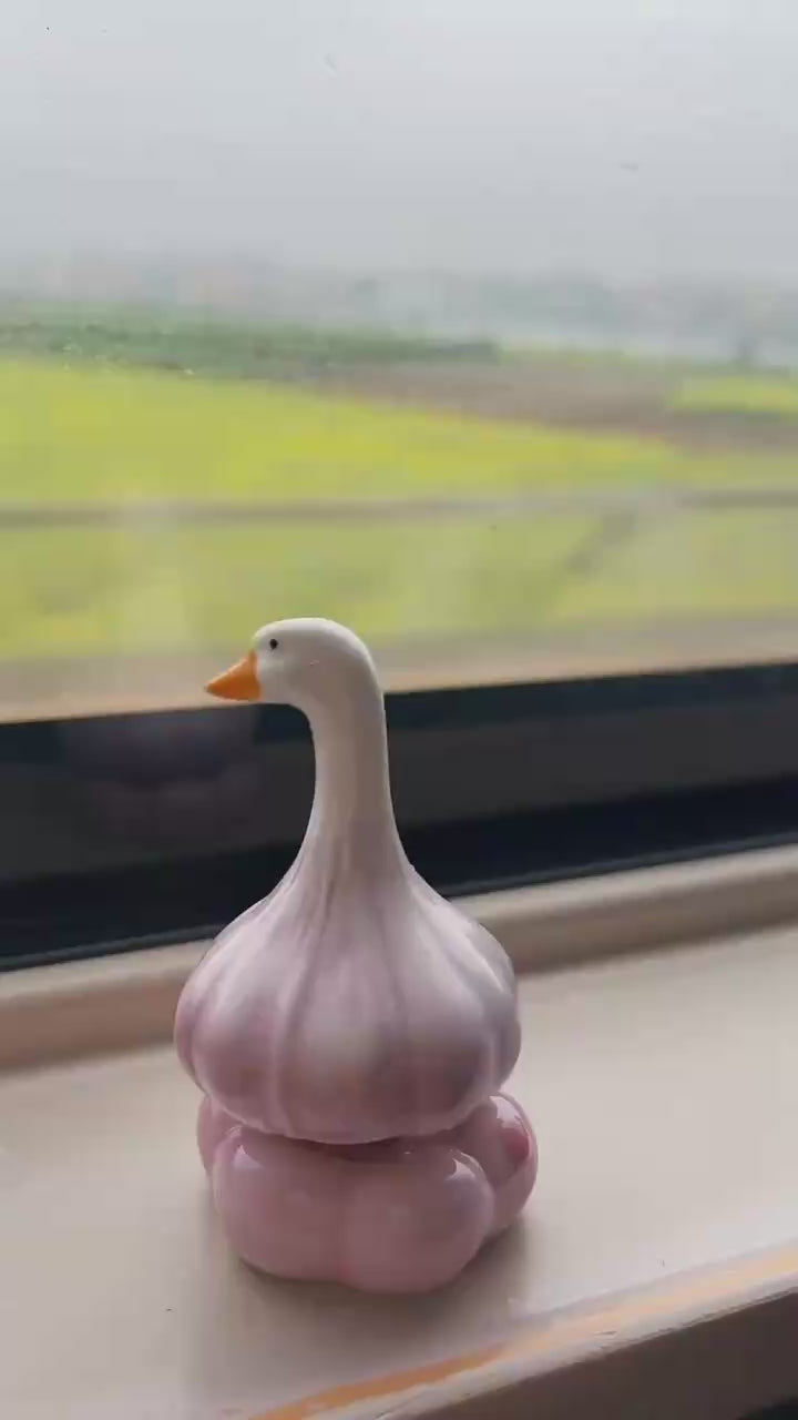 Ceramic Garlic Duck Spinning Figurine — Pastel Gradient Glaze Pumpkin Base Desk Decor